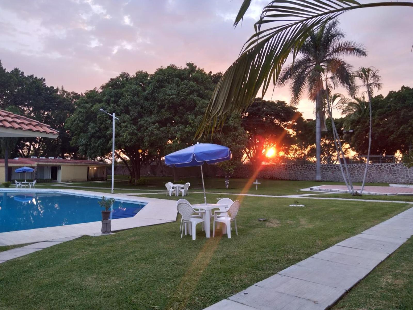 Hotel Teques Palace Xoxocotla  Exterior photo