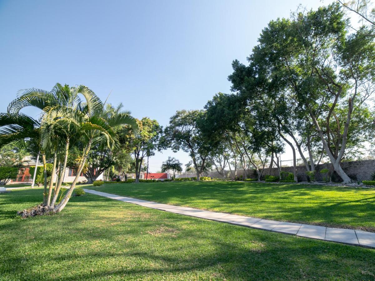 Hotel Teques Palace Xoxocotla  Exterior photo